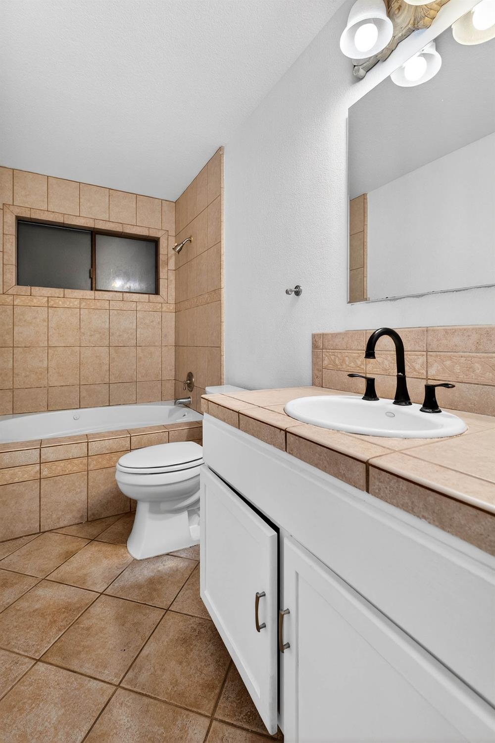 736 E Louise Ave, Manteca, CA 95336