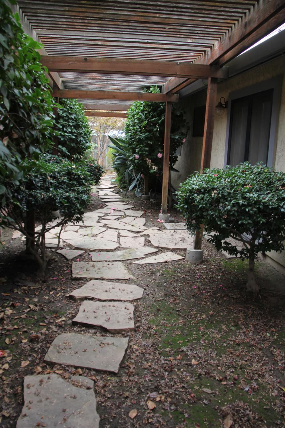 736 E Louise Ave, Manteca, CA 95336