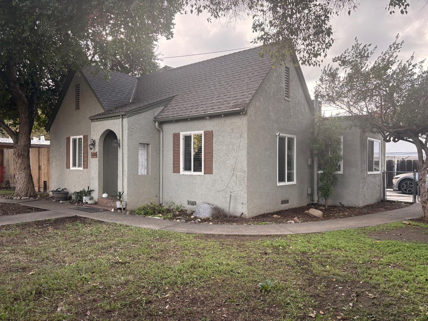 1123 Tully Rd, Modesto, CA 95350