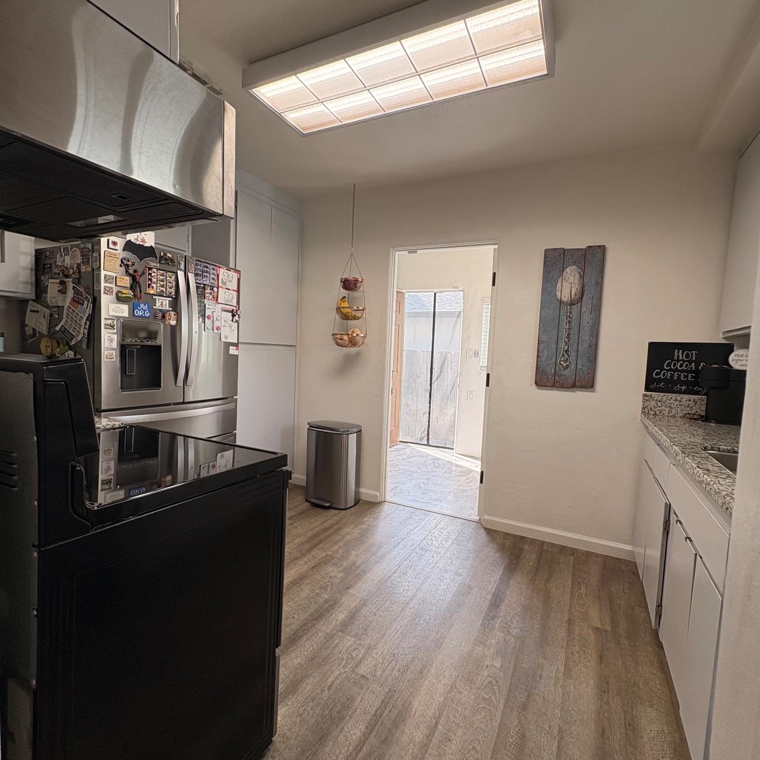 1123 Tully Rd, Modesto, CA 95350