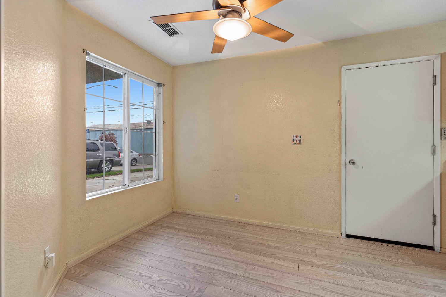 310 W F St, Turlock, CA 95380