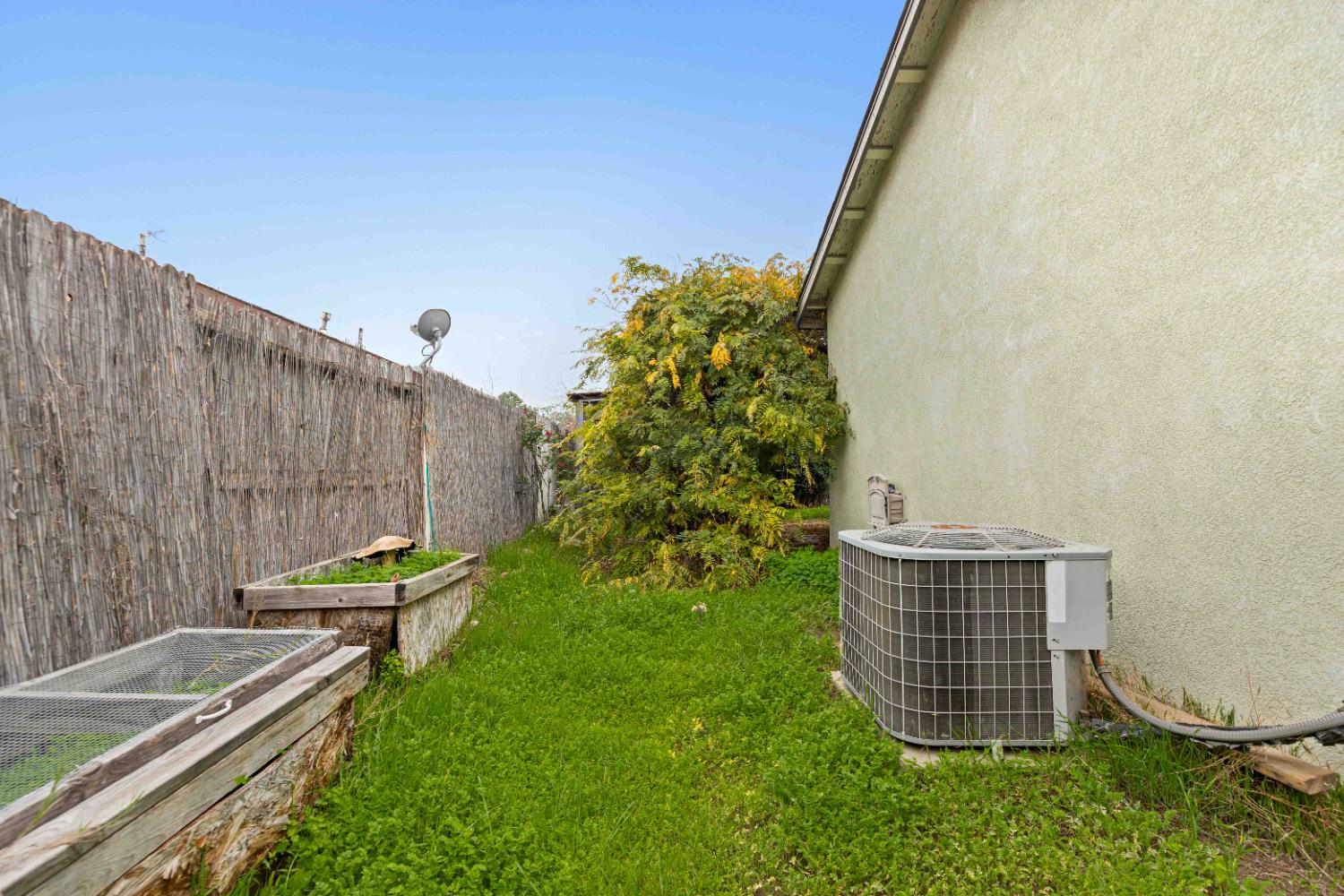 310 W F St, Turlock, CA 95380