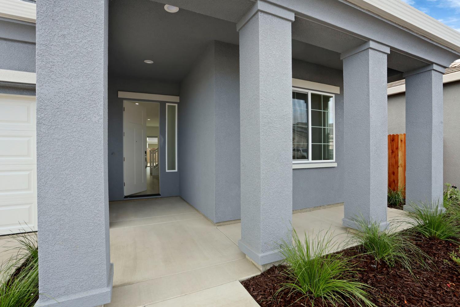 2291 Paramount Ln, Manteca, CA 95337