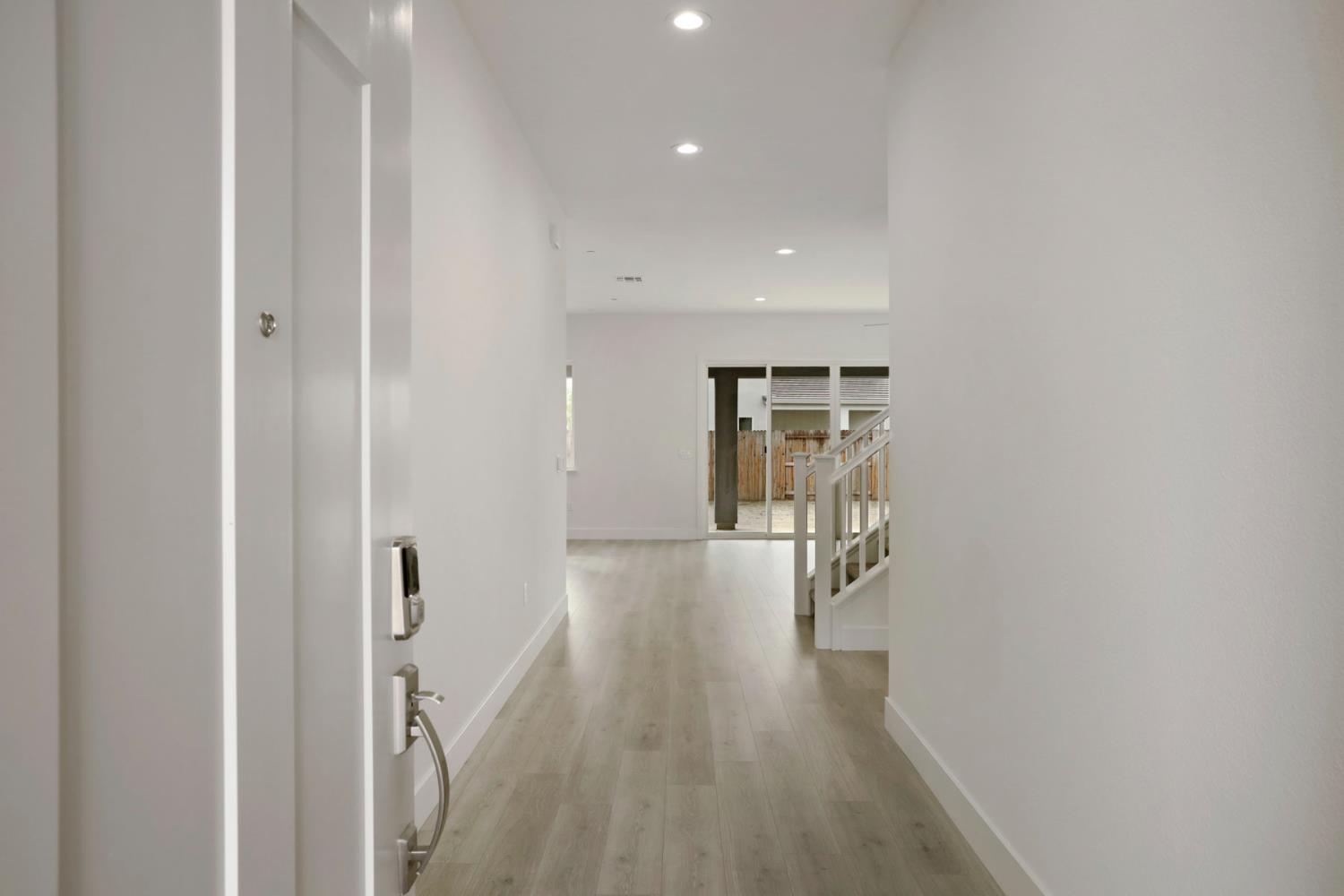 2291 Paramount Ln, Manteca, CA 95337