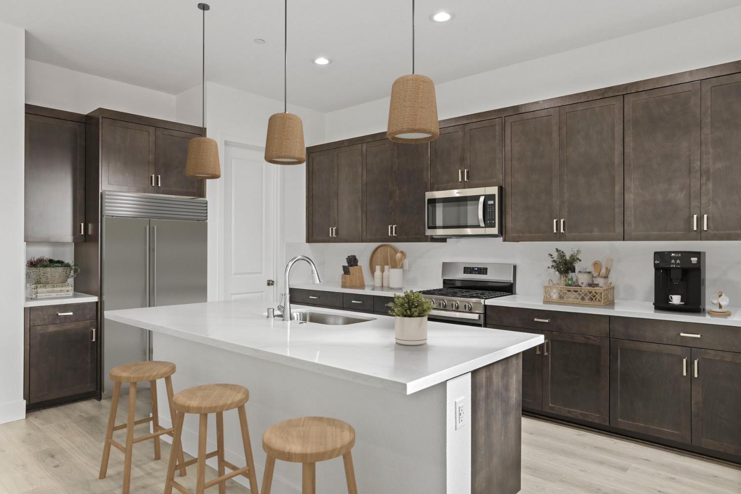 2291 Paramount Ln, Manteca, CA 95337