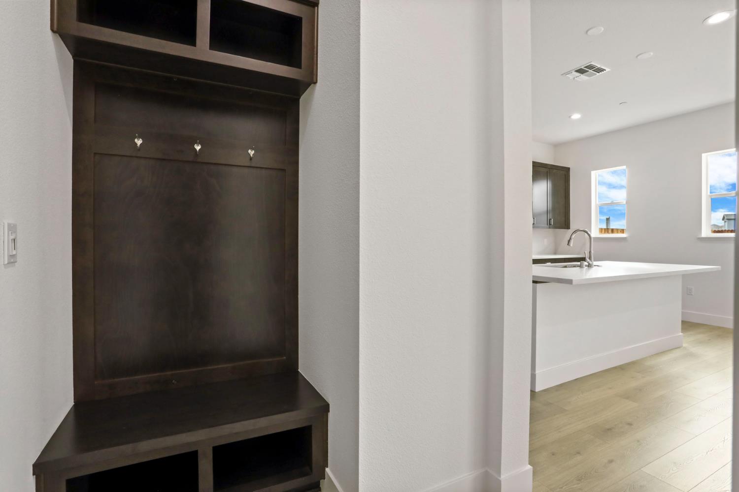 2291 Paramount Ln, Manteca, CA 95337