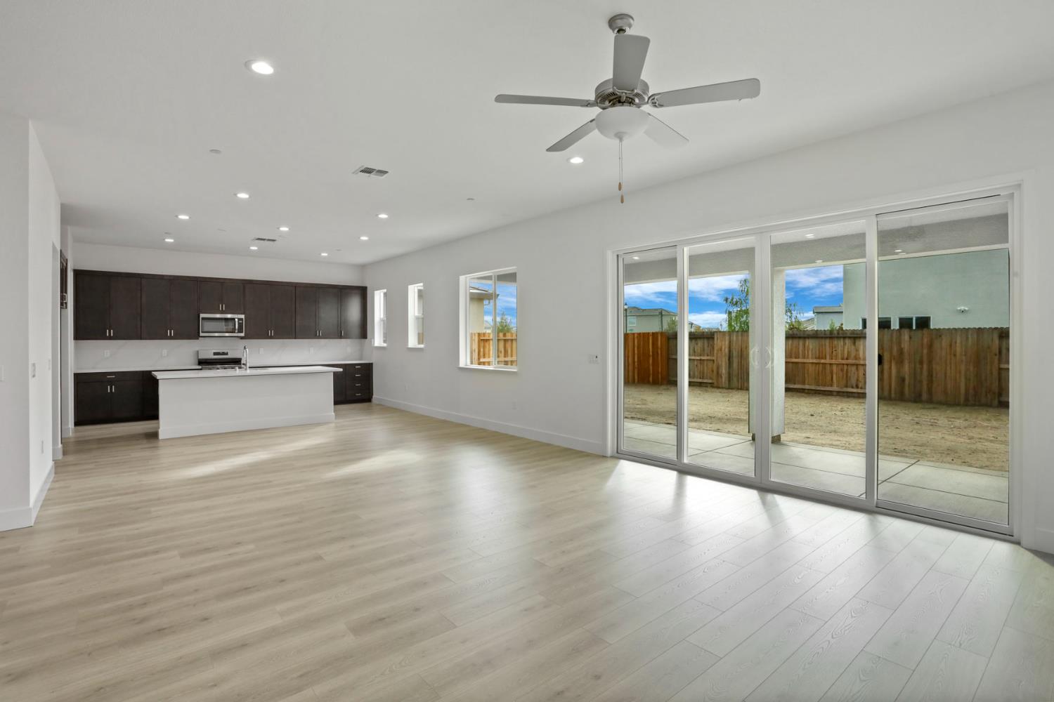 2291 Paramount Ln, Manteca, CA 95337