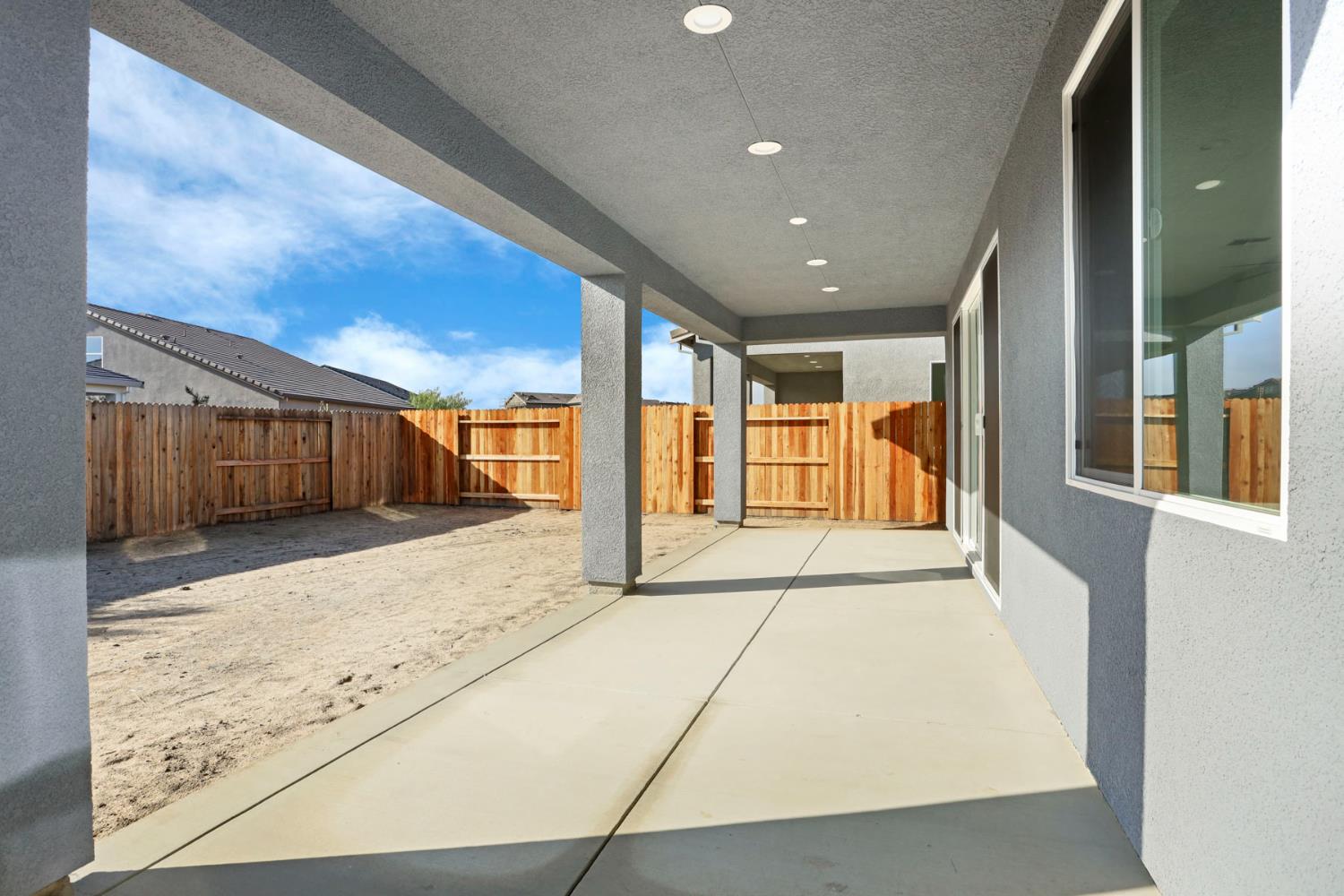 2291 Paramount Ln, Manteca, CA 95337