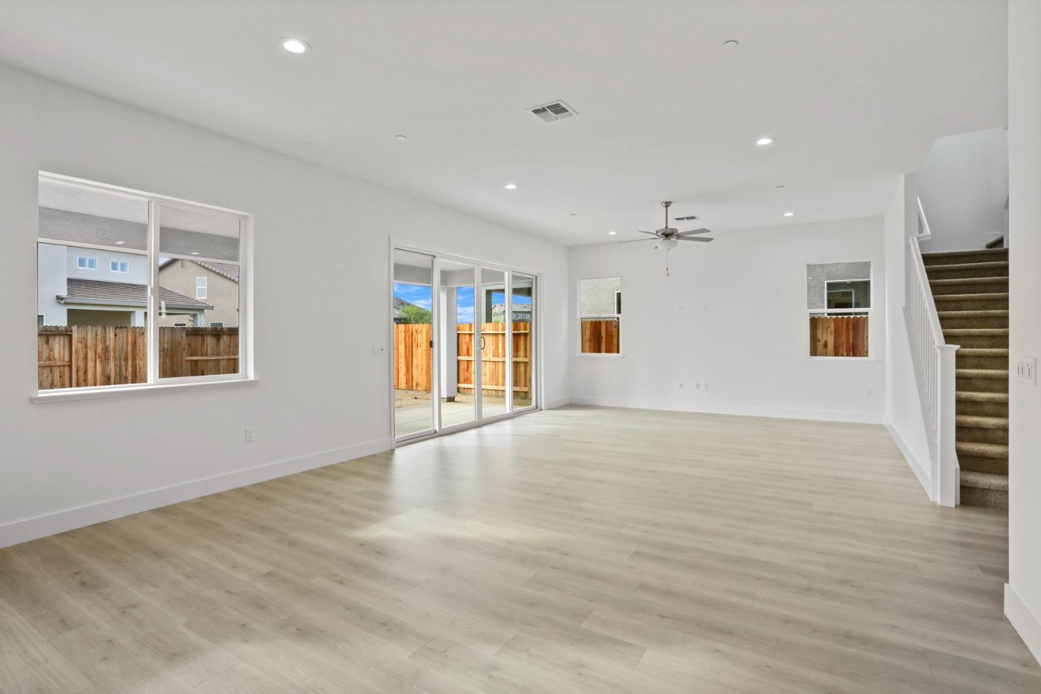 2291 Paramount Ln, Manteca, CA 95337