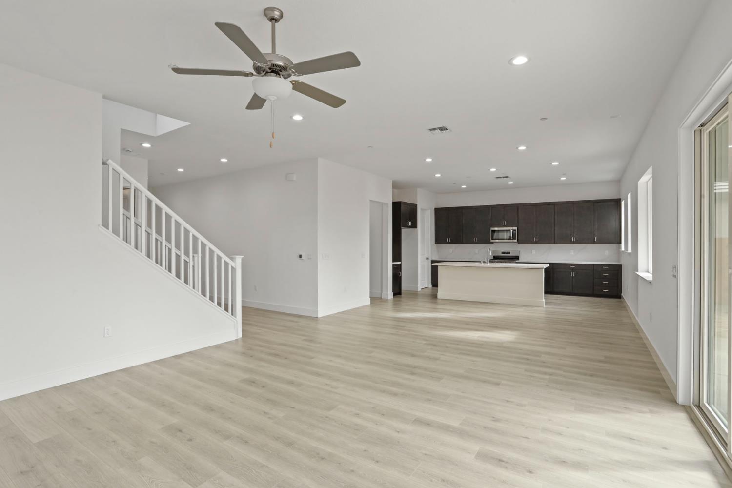 2291 Paramount Ln, Manteca, CA 95337