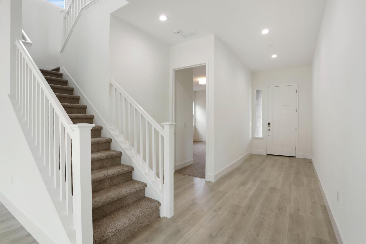 2291 Paramount Ln, Manteca, CA 95337