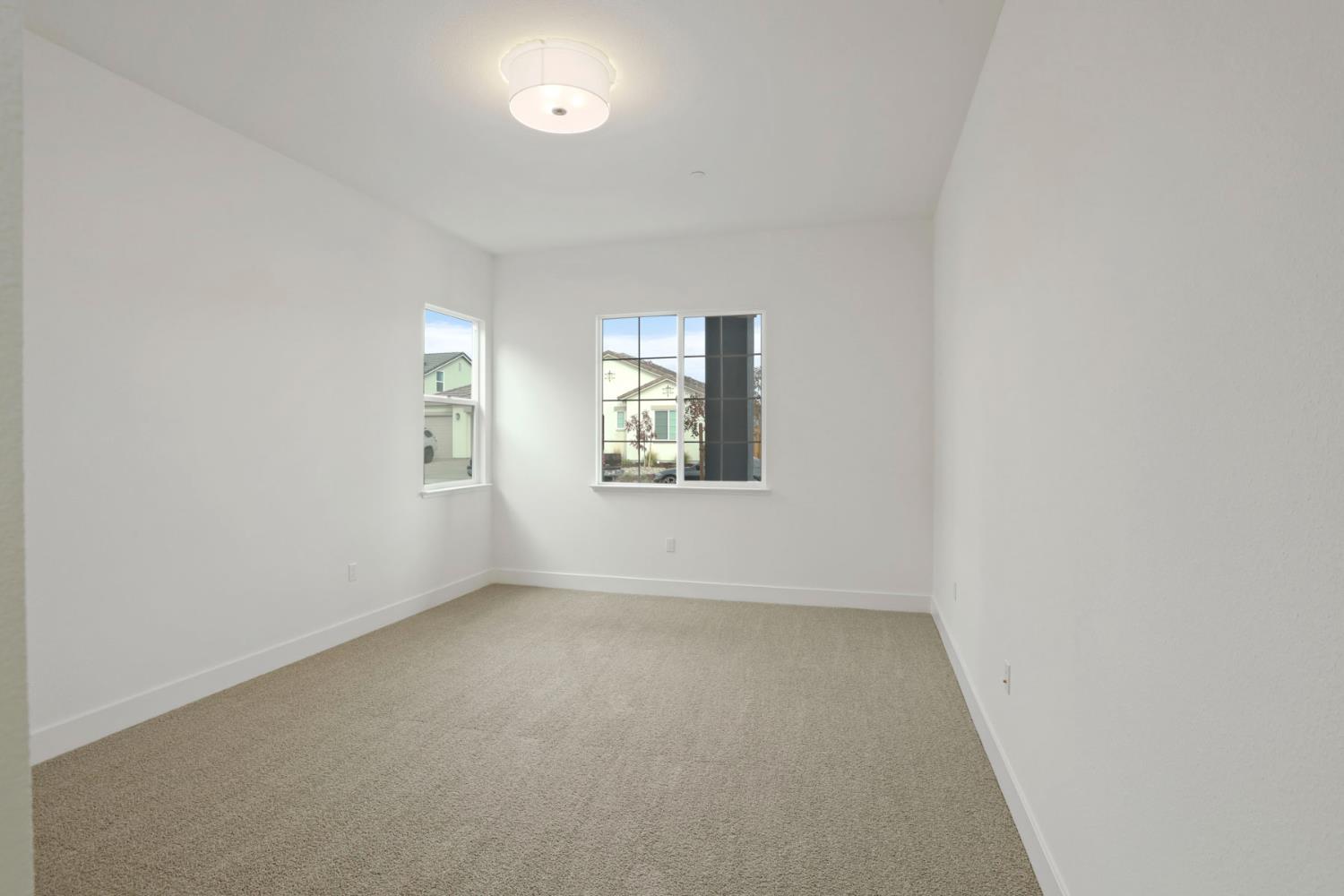 2291 Paramount Ln, Manteca, CA 95337