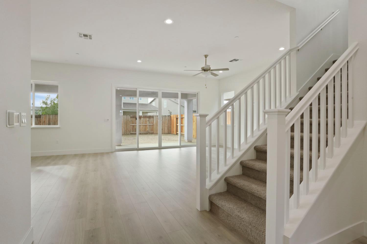 2291 Paramount Ln, Manteca, CA 95337