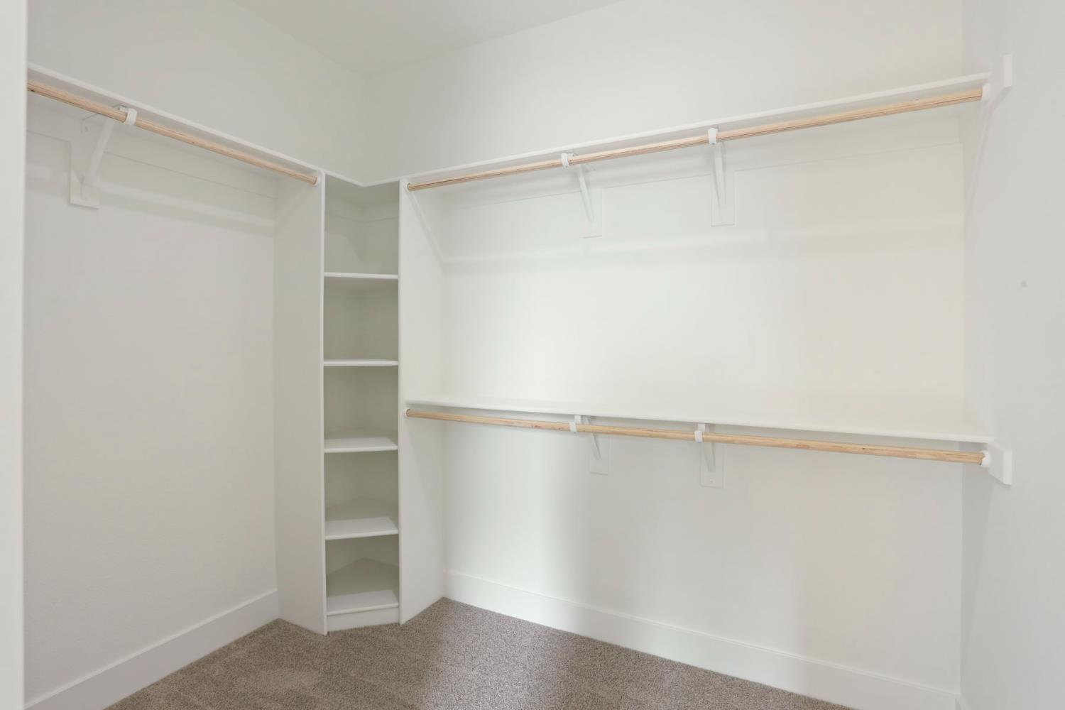 2291 Paramount Ln, Manteca, CA 95337