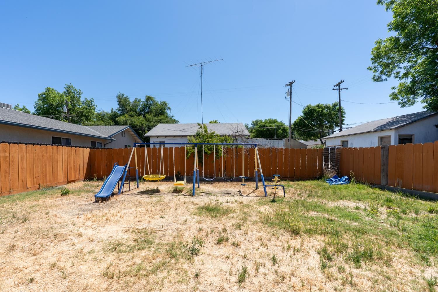 1333 1345 Frank Ave, Dos Palos, CA 93620