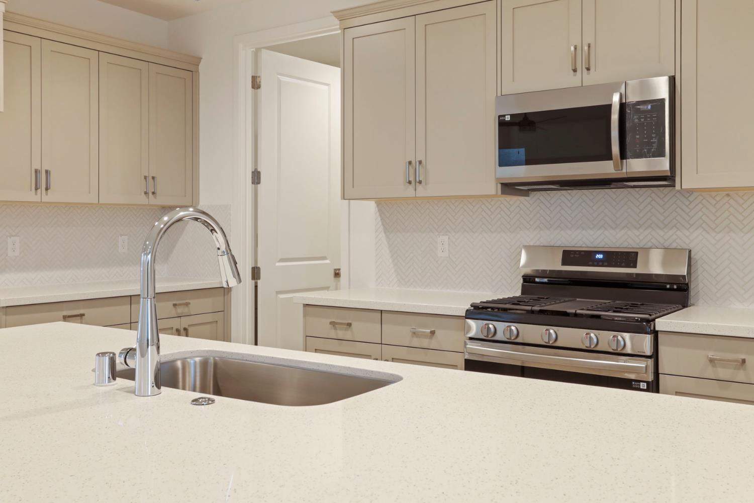 2182 Silk Ave, Manteca, CA 95337