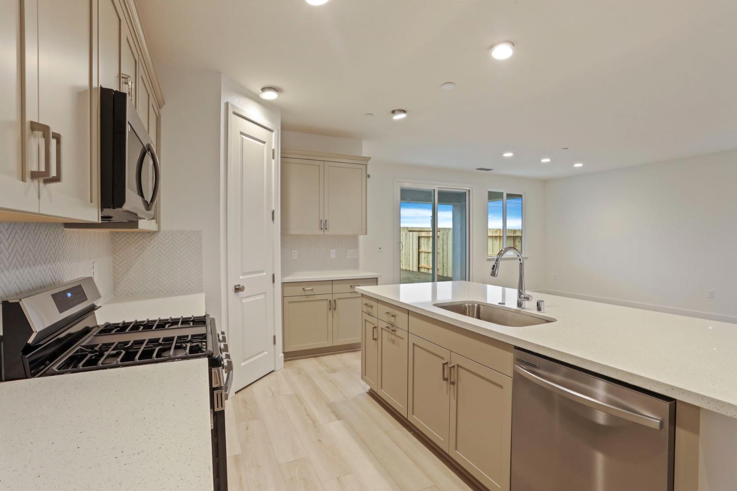 2182 Silk Ave, Manteca, CA 95337