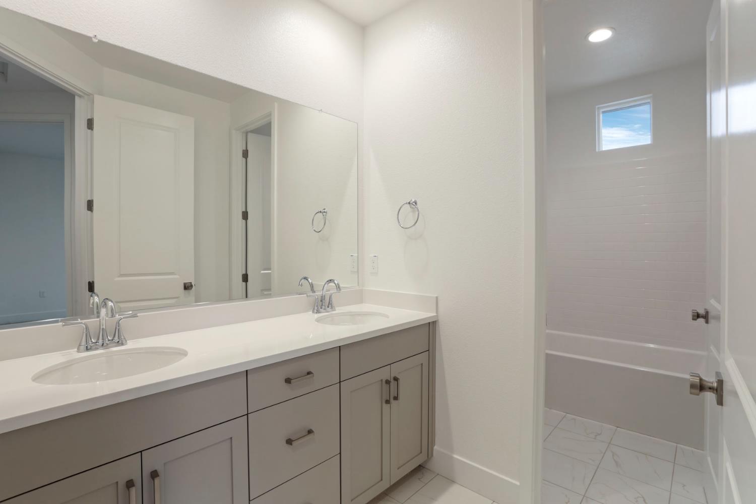 2182 Silk Ave, Manteca, CA 95337