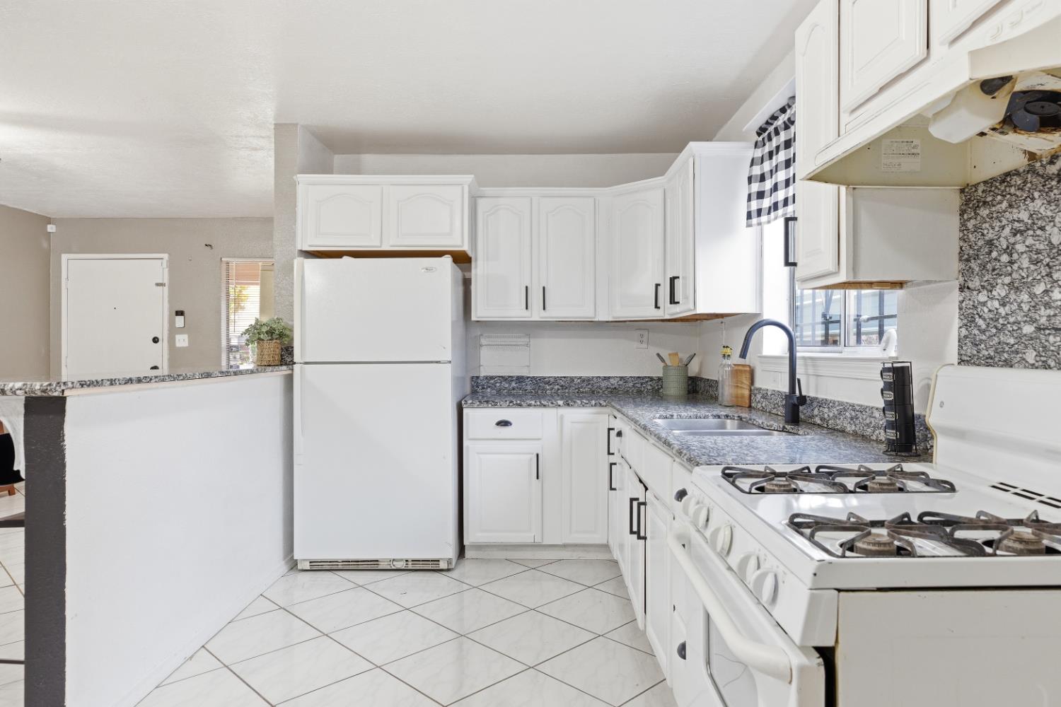 411 Sierra Dr, Modesto, CA 95351