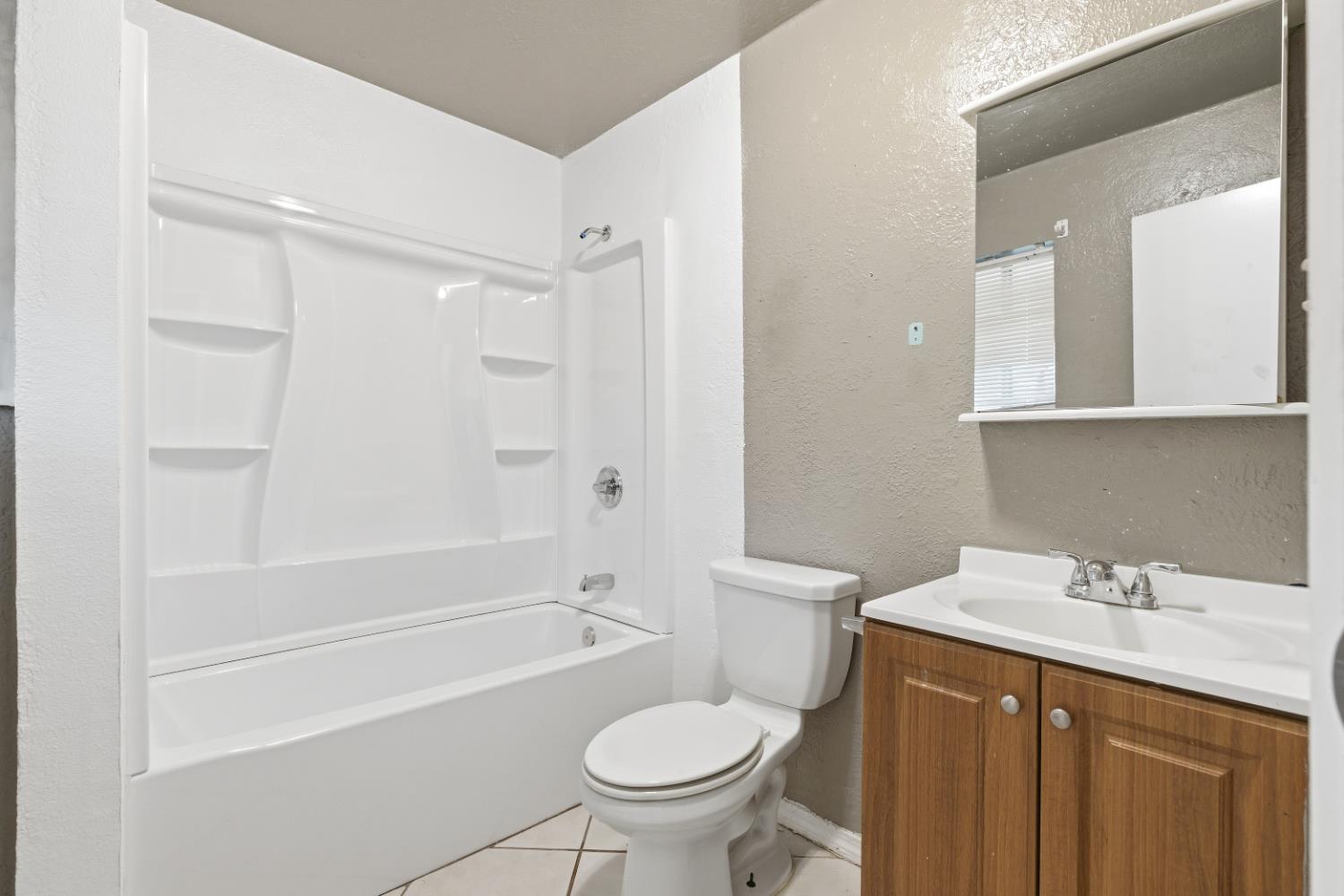 411 Sierra Dr, Modesto, CA 95351