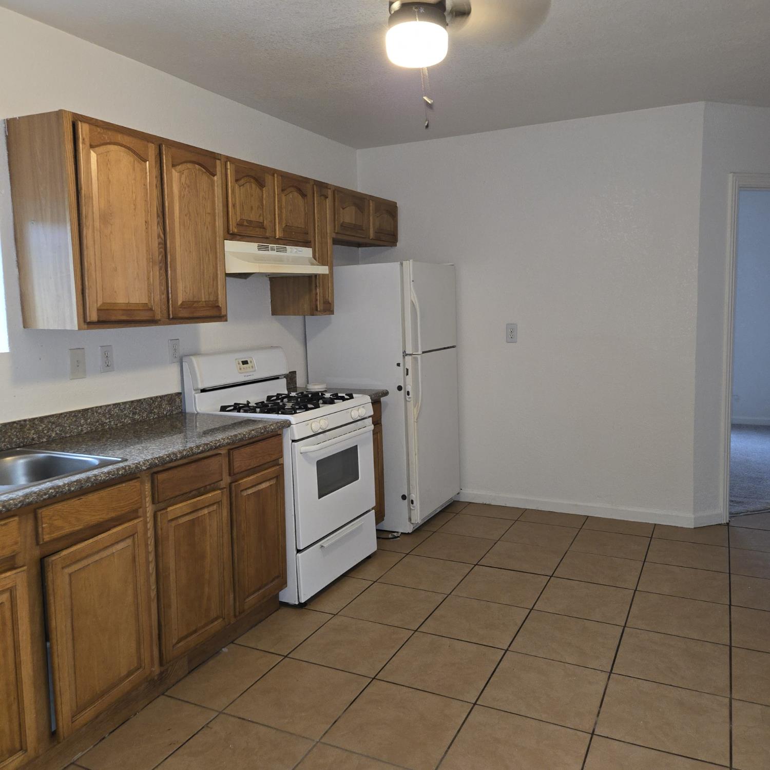 219 I St, Modesto, CA 95351