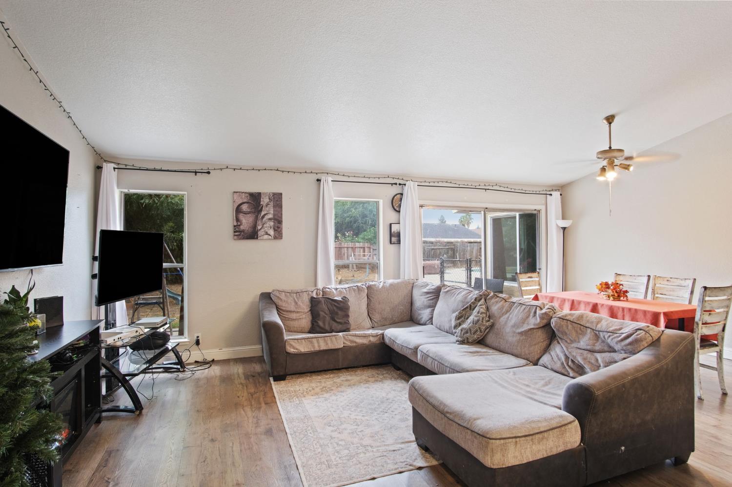 328 Burns Creek Ct, Waterford, CA 95386