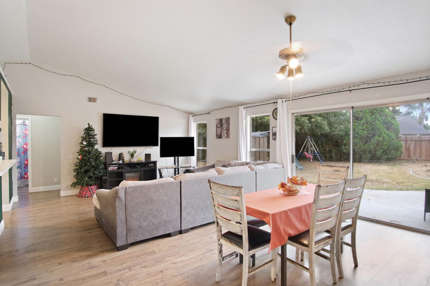 328 Burns Creek Ct, Waterford, CA 95386