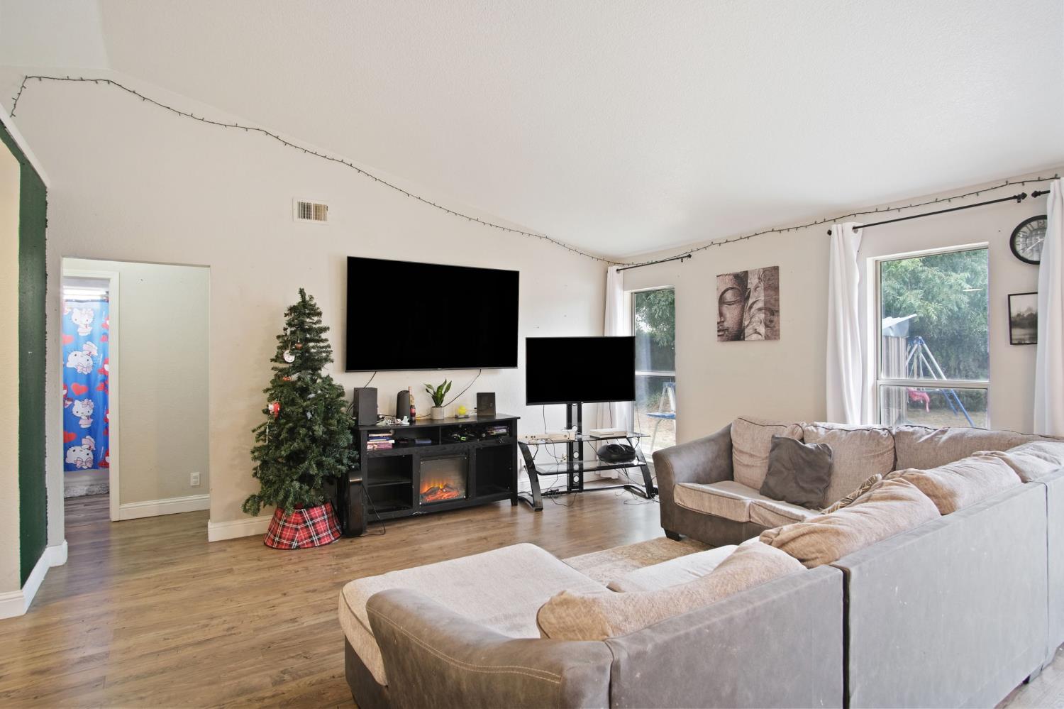 328 Burns Creek Ct, Waterford, CA 95386