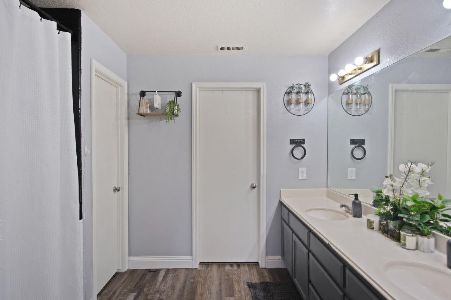 328 Burns Creek Ct, Waterford, CA 95386