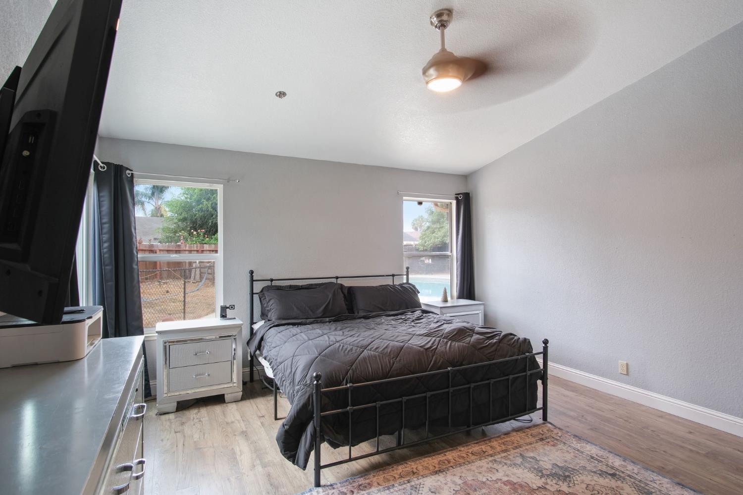 328 Burns Creek Ct, Waterford, CA 95386