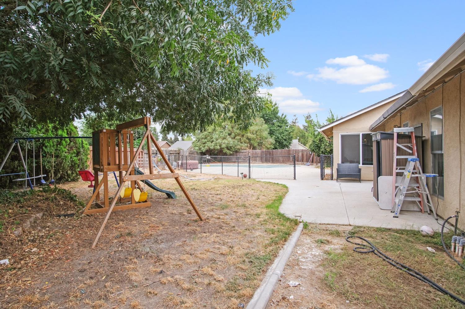 328 Burns Creek Ct, Waterford, CA 95386