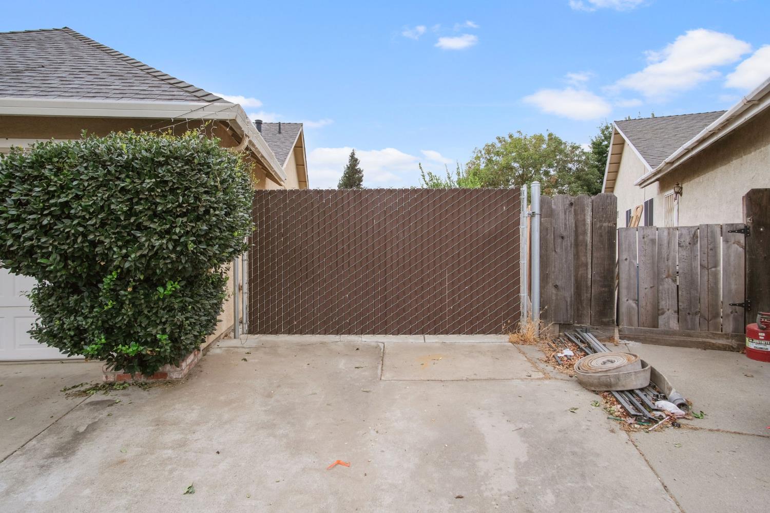 328 Burns Creek Ct, Waterford, CA 95386