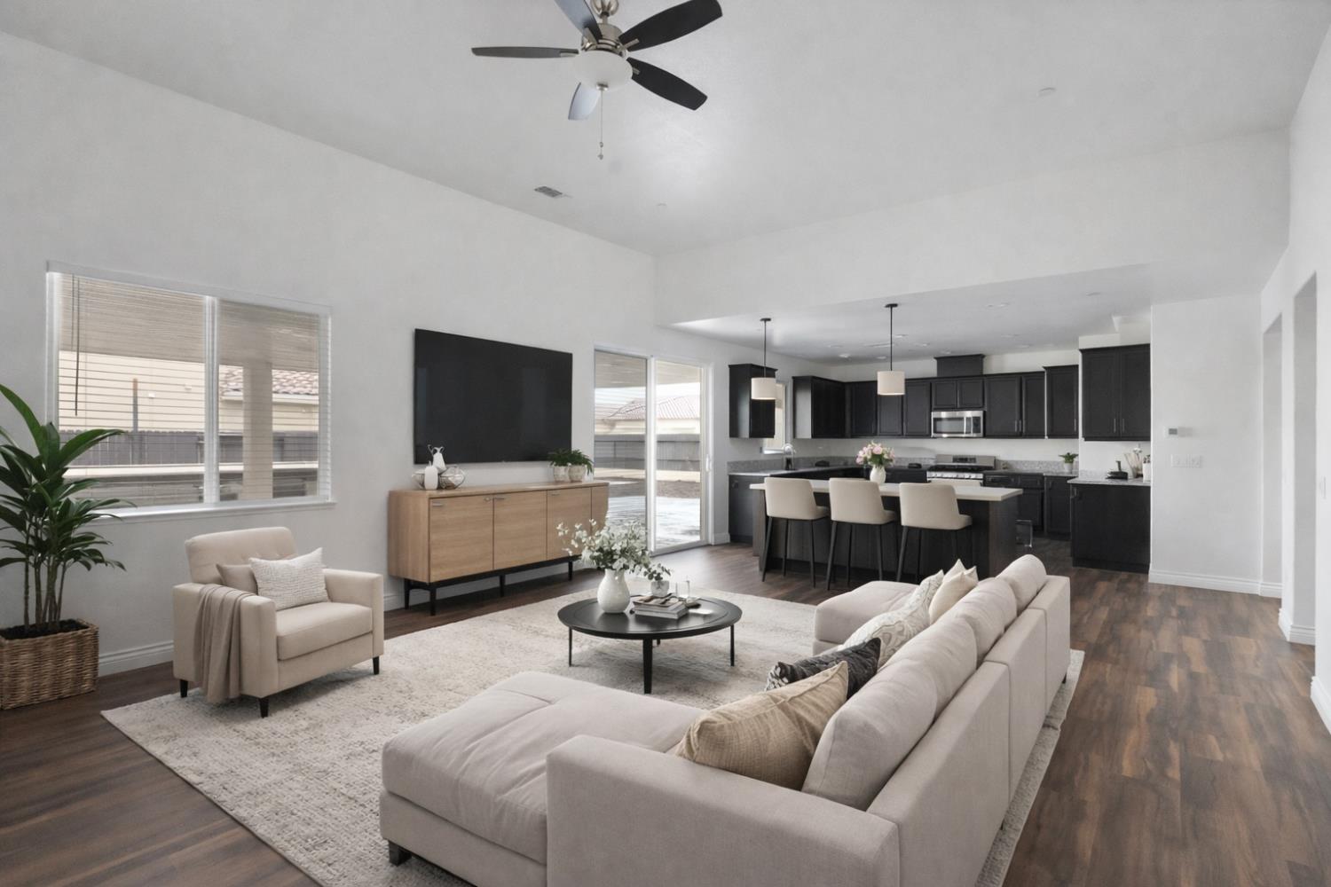 1974 Gus Villalta Dr, Los Banos, CA 93635