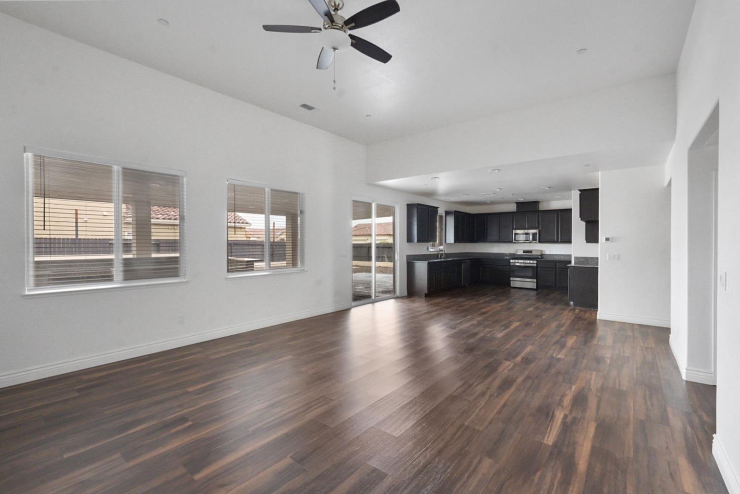 1974 Gus Villalta Dr, Los Banos, CA 93635