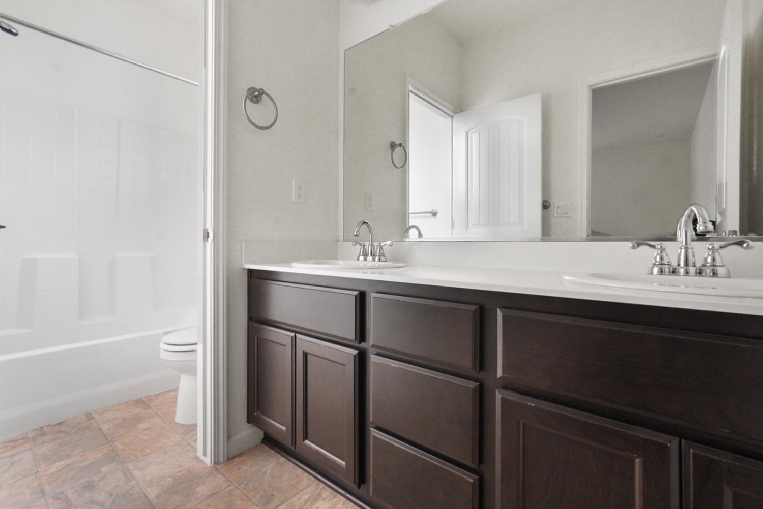 1974 Gus Villalta Dr, Los Banos, CA 93635