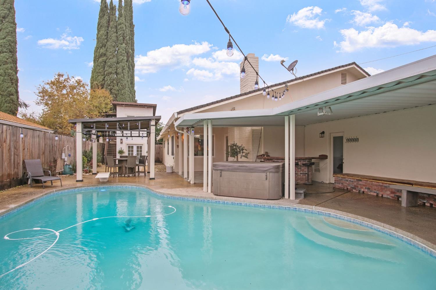 1580 Michael Way, Turlock, CA 95382