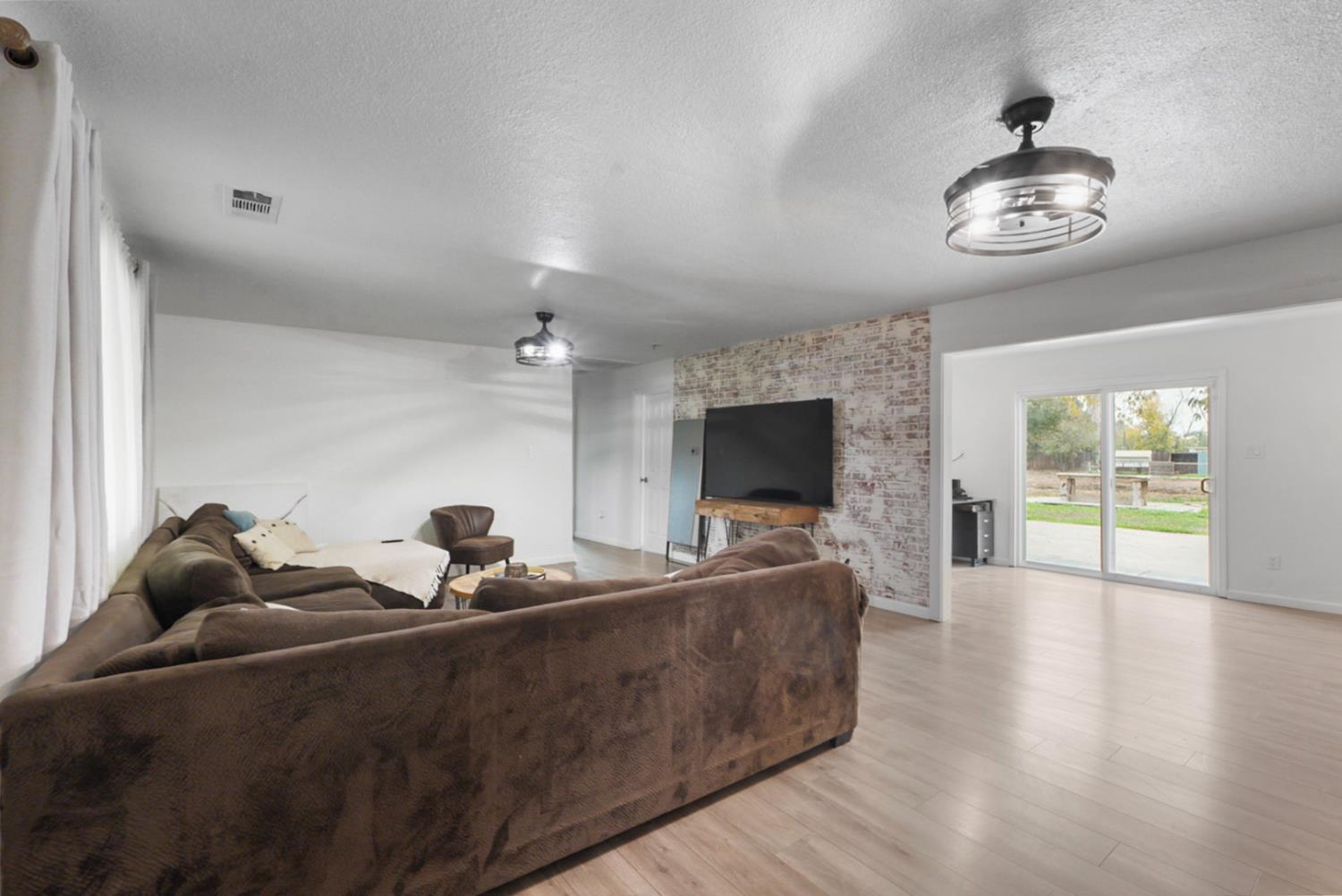 960 Elma St, Hickman, CA 95323