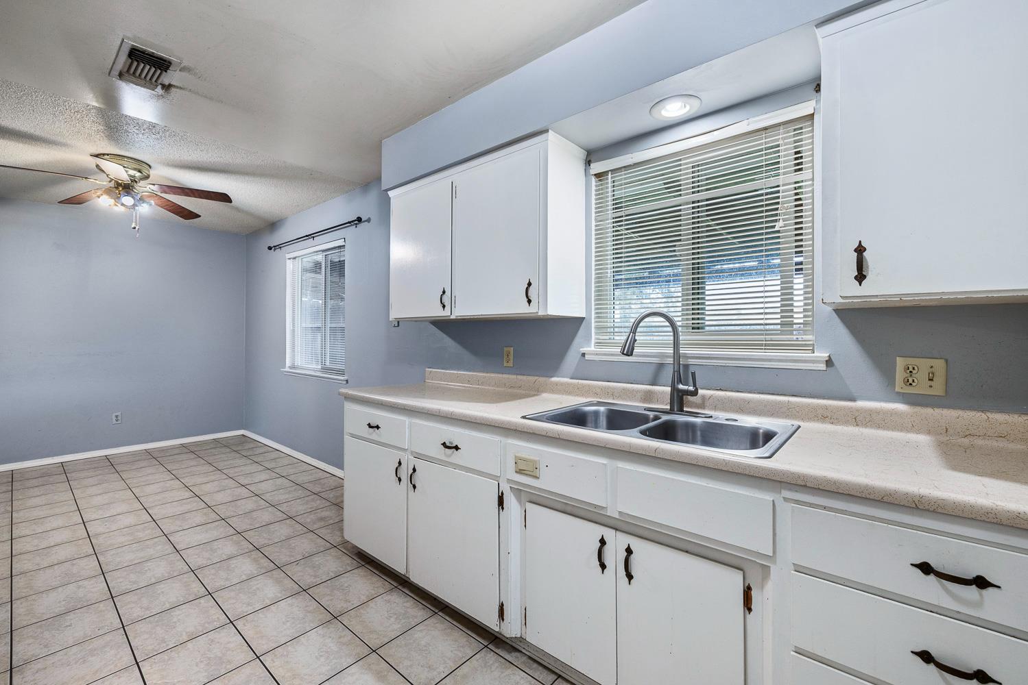 21234 S Feland Ave, Riverdale, CA 93656