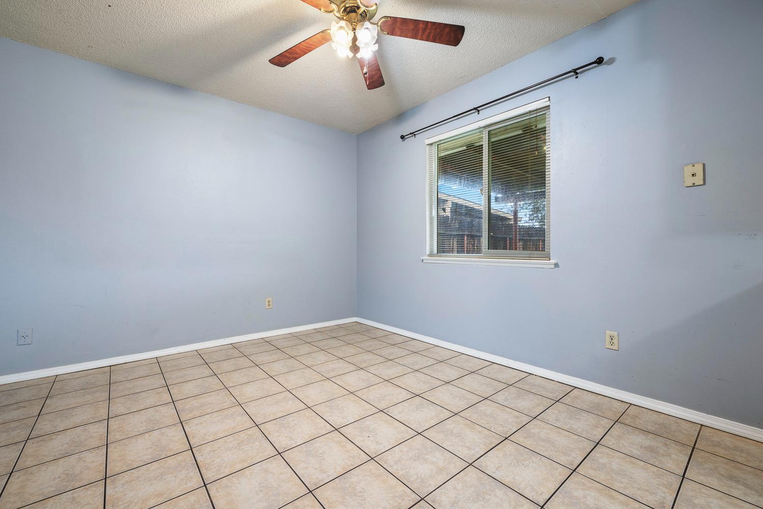 21234 S Feland Ave, Riverdale, CA 93656