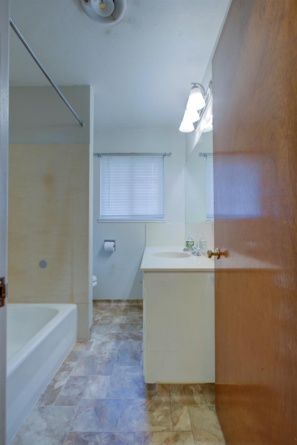 2126 Monticello Ave, Modesto, CA 95350