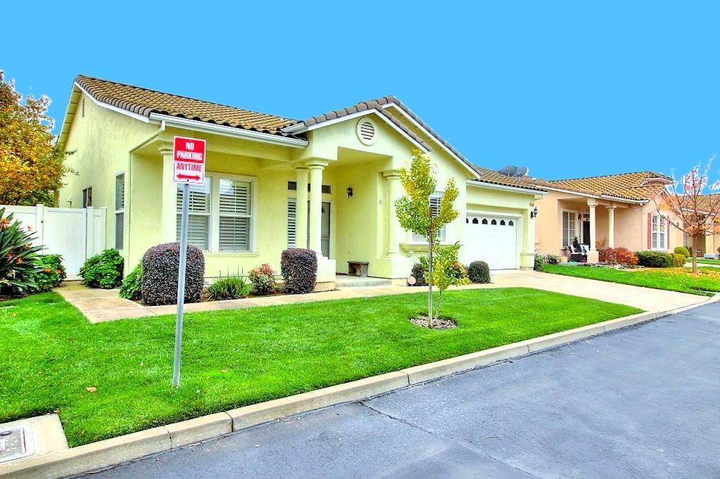 130 Little Johns Creek Dr, Oakdale, CA 95361