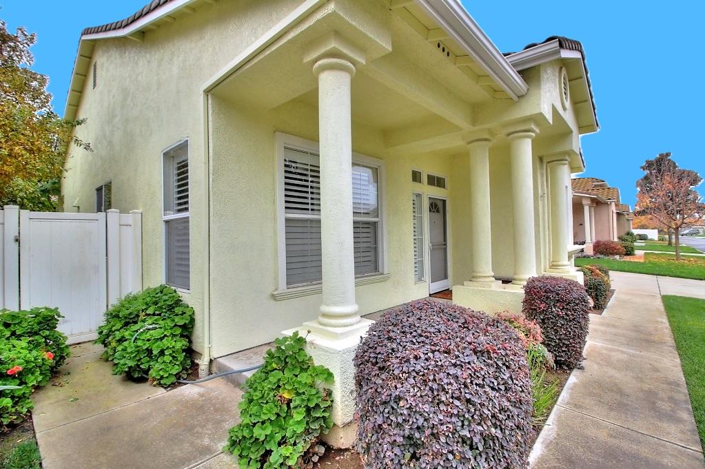 130 Little Johns Creek Dr, Oakdale, CA 95361