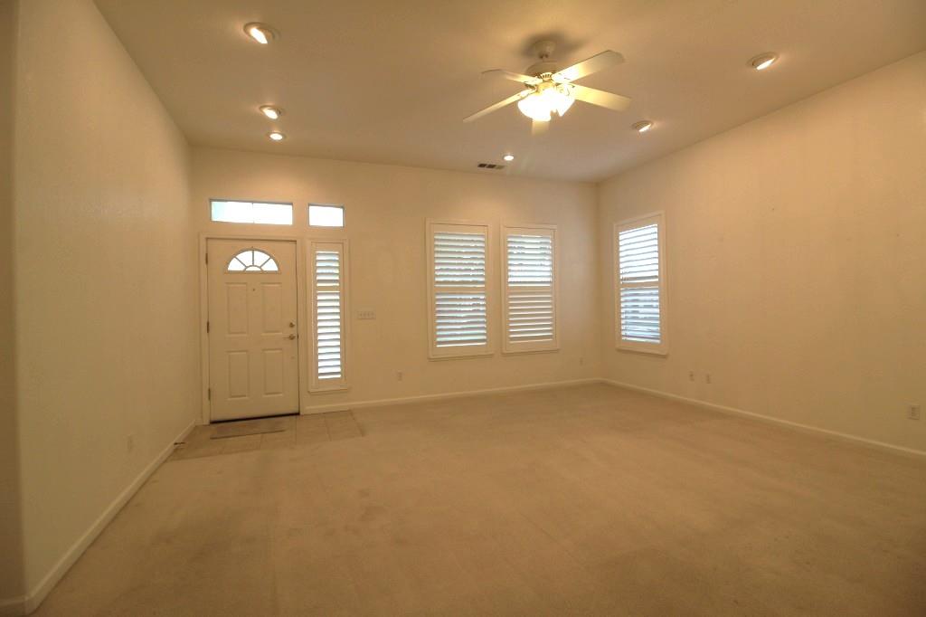 130 Little Johns Creek Dr, Oakdale, CA 95361