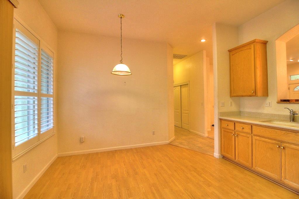 130 Little Johns Creek Dr, Oakdale, CA 95361