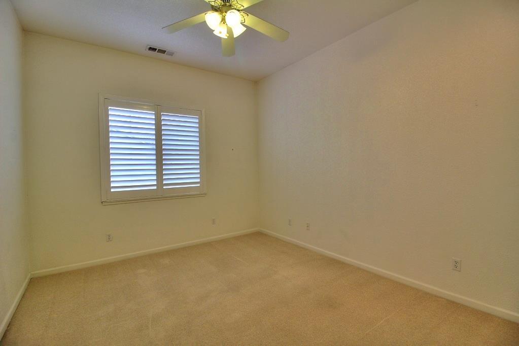 130 Little Johns Creek Dr, Oakdale, CA 95361