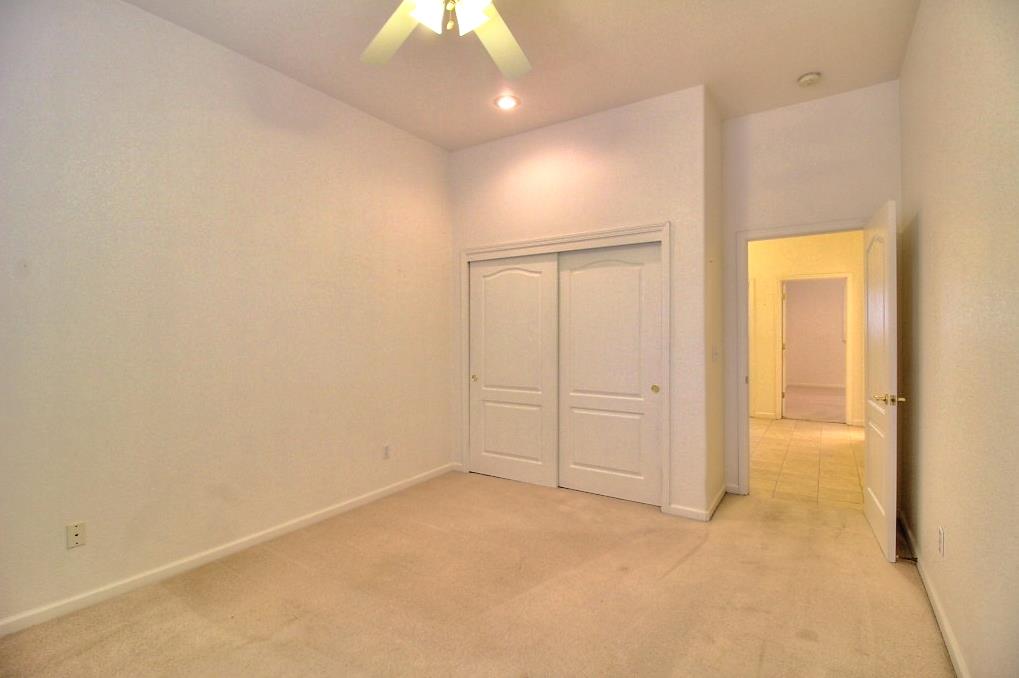 130 Little Johns Creek Dr, Oakdale, CA 95361