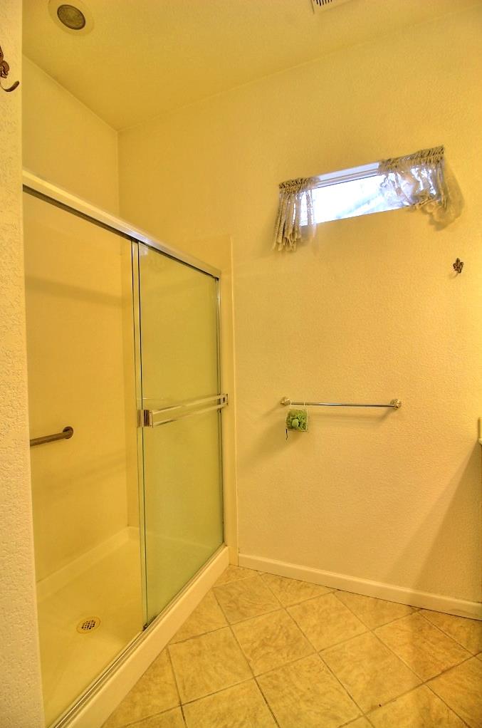 130 Little Johns Creek Dr, Oakdale, CA 95361