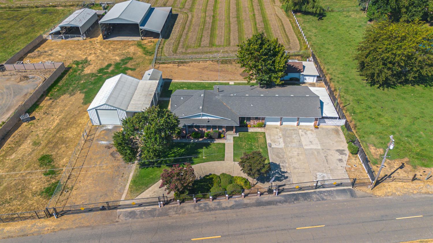 10680 Cleveland Ave, Oakdale, CA 95361