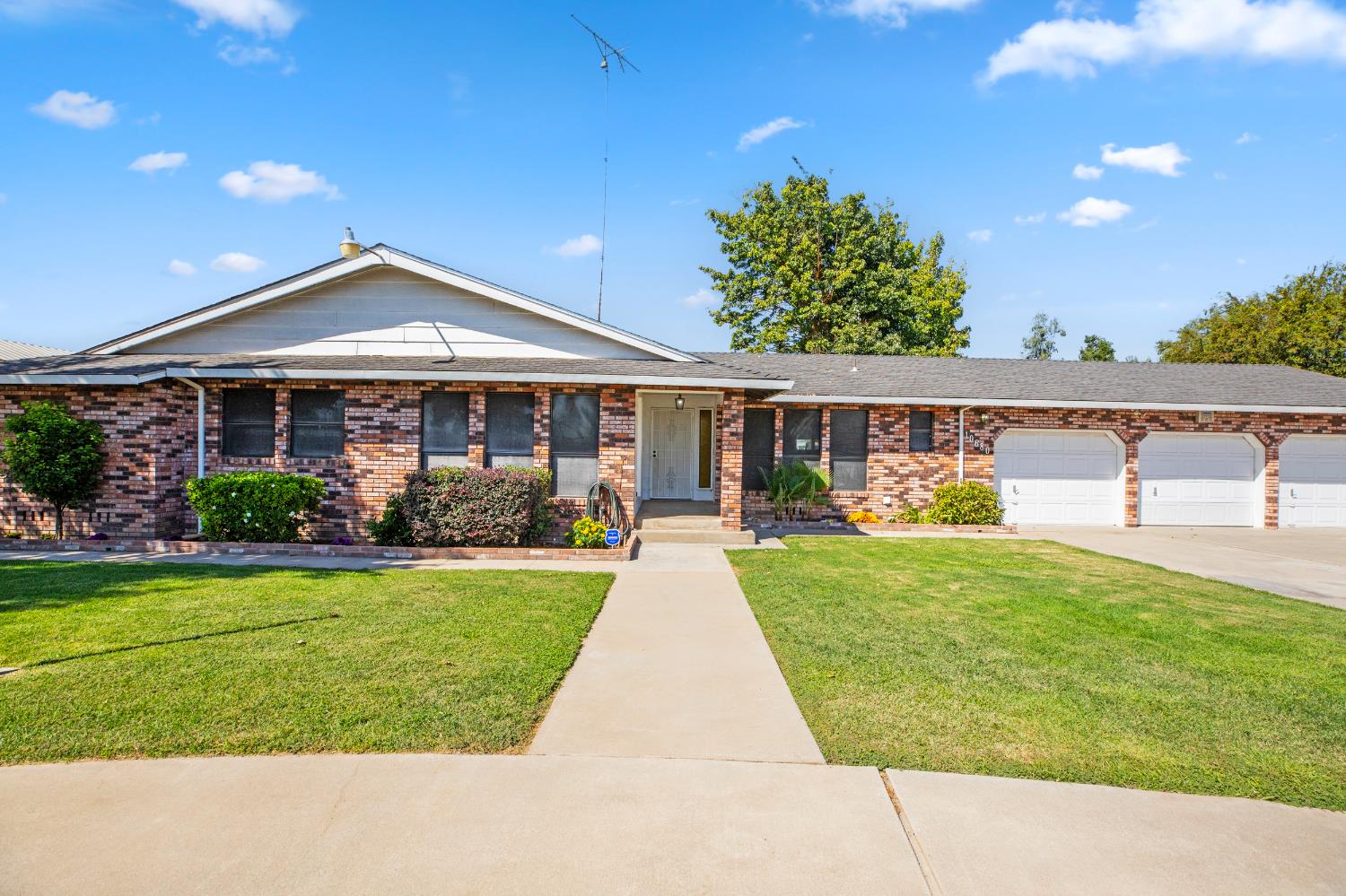 10680 Cleveland Ave, Oakdale, CA 95361