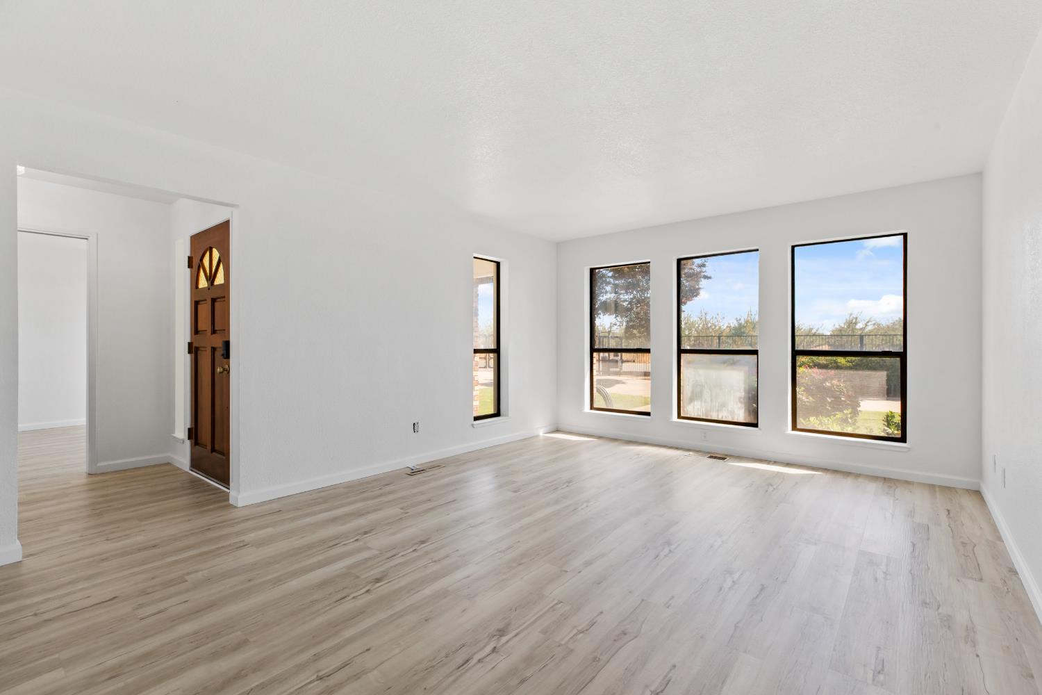 10680 Cleveland Ave, Oakdale, CA 95361